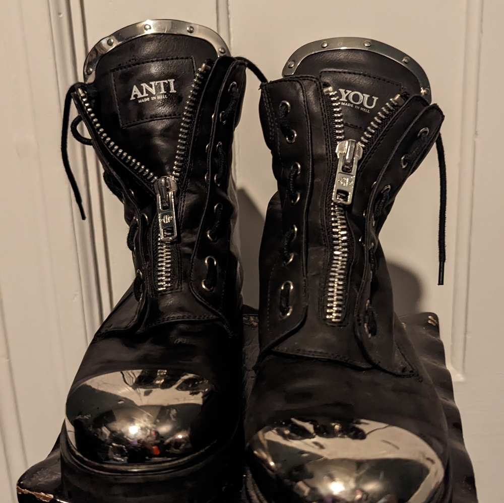 Current Mood silver mirror toe boots -ANTI YOU-